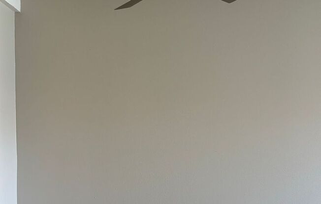 2 beds, 1 bath, 930 sqft, $2,600, Unit 076