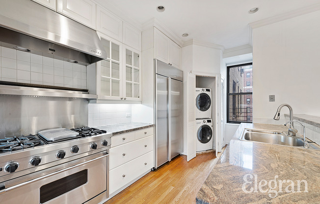 251 W 89 ST