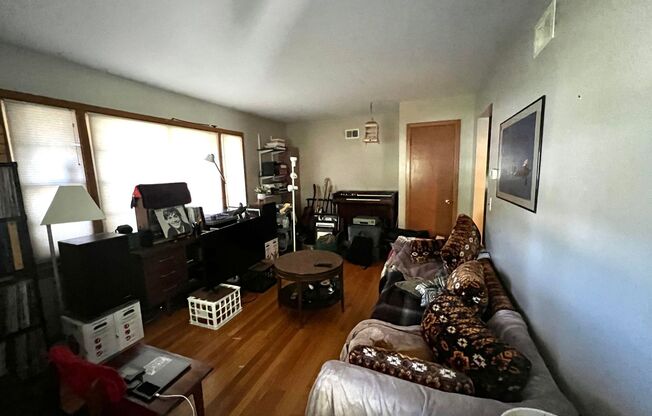 2 beds, 1 bath, $1,500