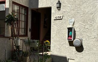 CHARMING APARTMENT IN NORTH HOLLYWOOD