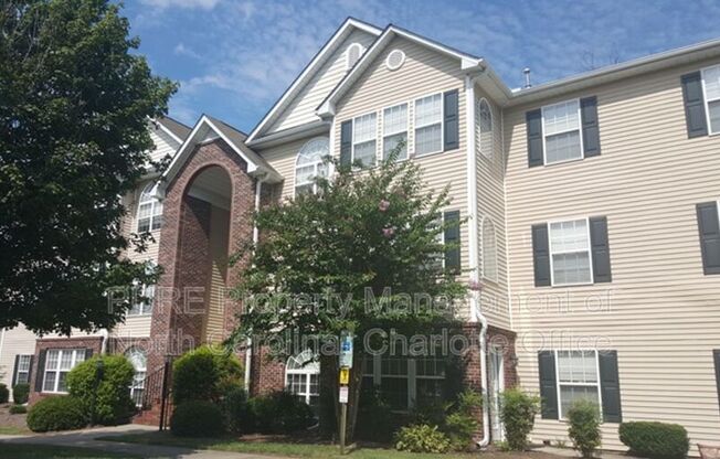 711 IVY GLN DR