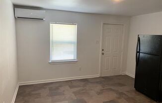 3 beds, 1 bath, $950