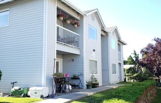 587 Eastmont Ave