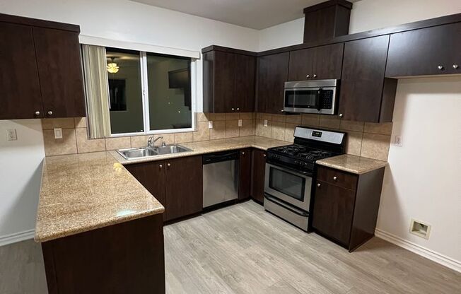 Yaya Laurel 1 Apartments