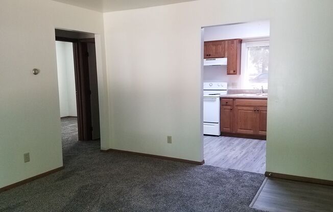 2 beds, 1 bath, 750 sqft, $693, Unit 318 8th st. #6