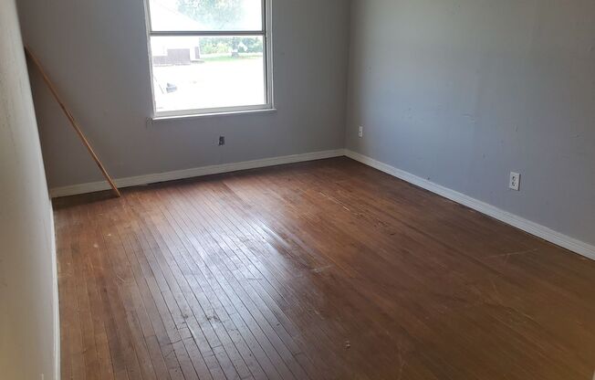 2 beds, 1 bath, $900