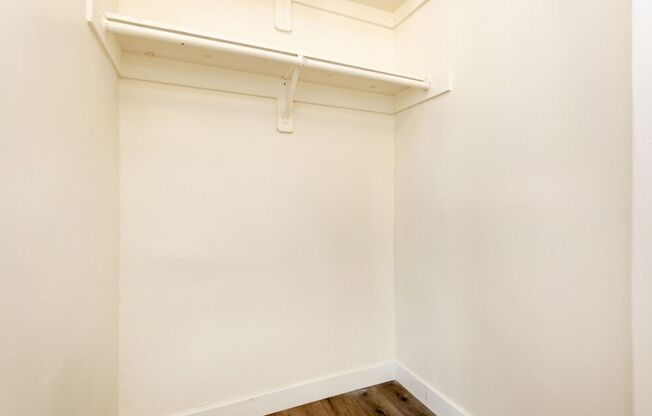 1 bed, 1 bath, 650 sqft, $1,710, Unit 323