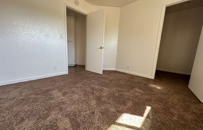 2 beds, 1 bath, 800 sqft, $1,555, Unit 18