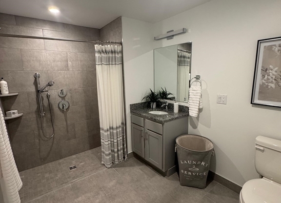Studio, 1 bath, $1,575, Unit 727
