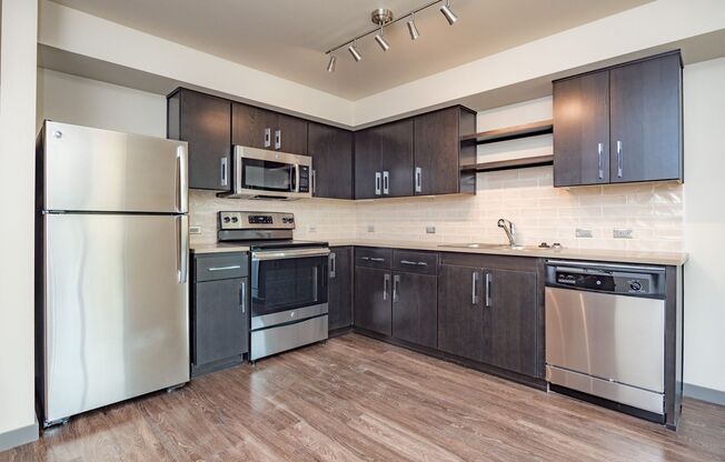 1 bed, 1 bath, 755 sqft, $1,650, Unit 2102