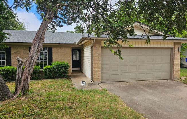 Lovely 3/2 in a great location!