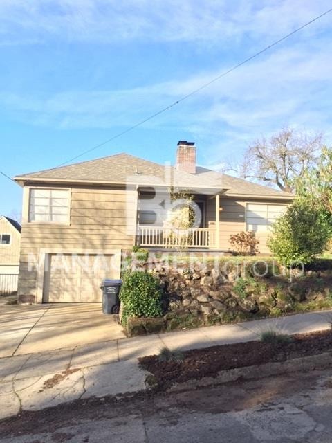 Heart of NE Portland Beautiful Light Filled Home with Updated Kitchen & Bath!