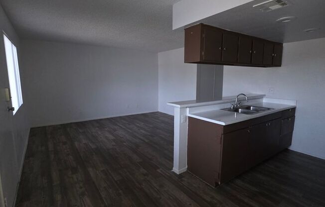 2 beds, 1 bath, 726 sqft, $1,099