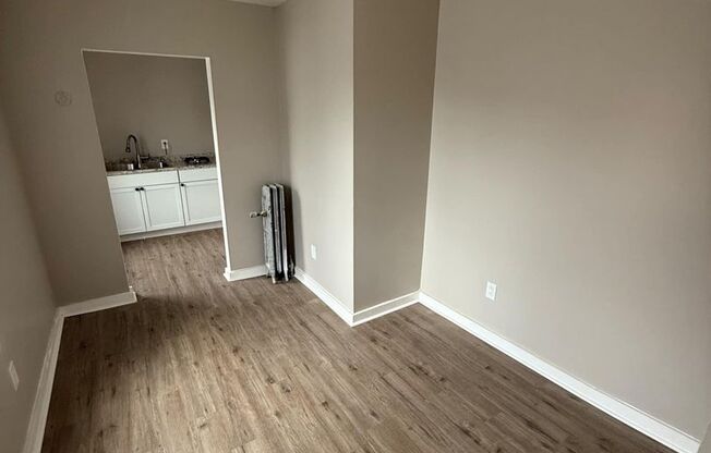 1 bed, 1 bath, $850, Unit B10