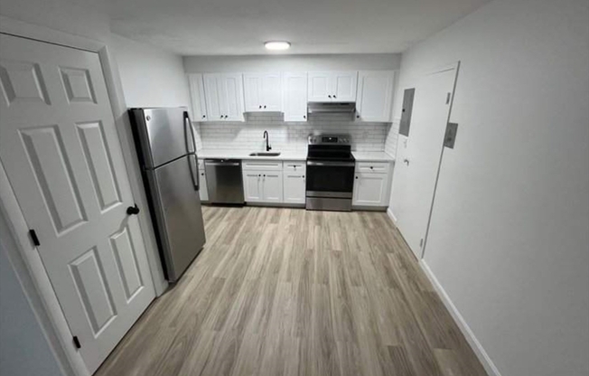2 beds, 1 bath, 850 sqft, $2,150, Unit 28