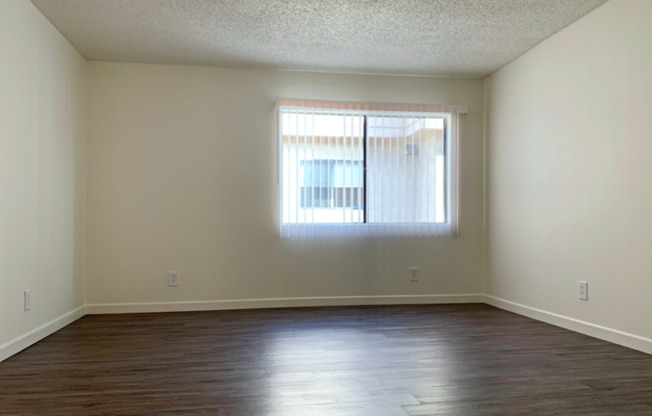 1012 E Acacia Ave
