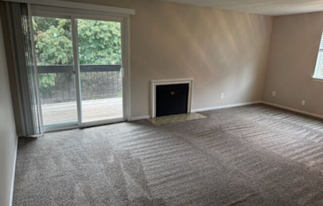 1 bed, 1 bath, 727 sqft, $875