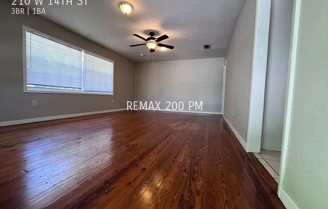 210 W 14 ST