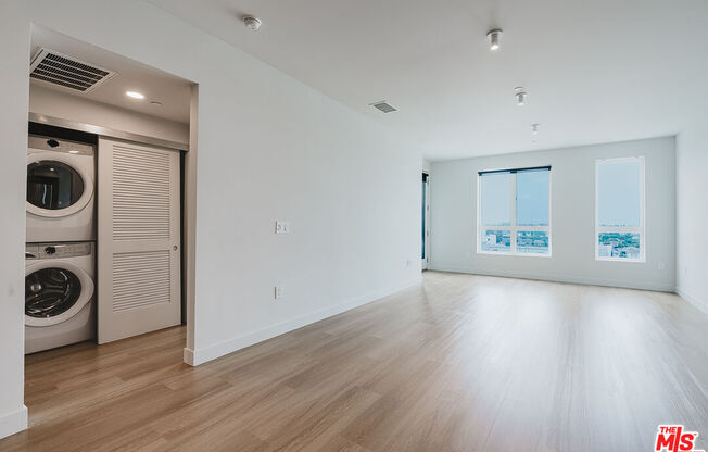 1 bed, 1 bath, 787 sqft, $4,195, Unit 728