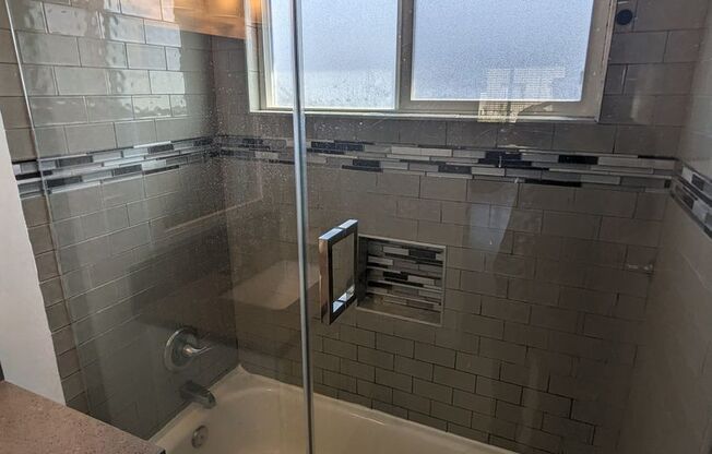 2 beds, 1 bath, 959 sqft, $3,000, Unit 2036 1/2
