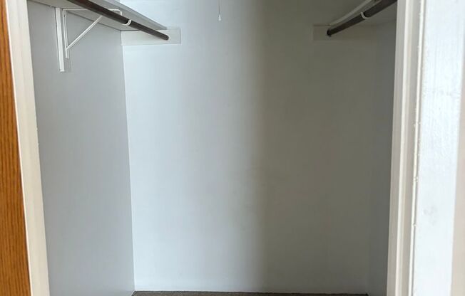 2 beds, 1 bath, 850 sqft, $1,150, Unit #14