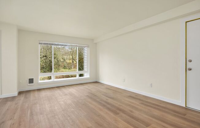 2 beds, 1 bath, 724 sqft, $2,450, Unit 105