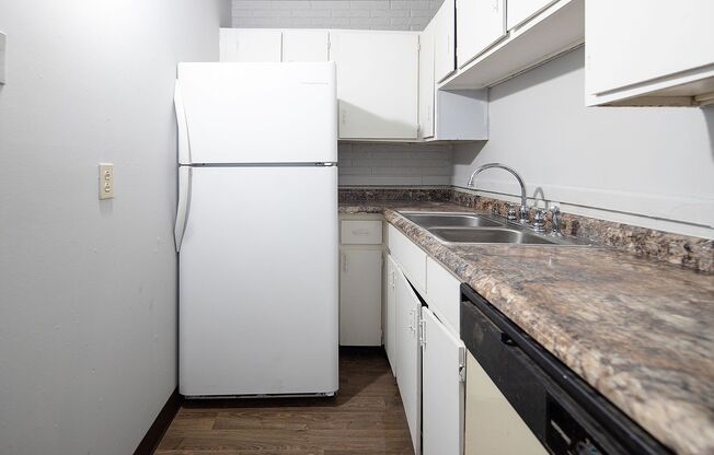 3 beds, 2 baths, 950 sqft, $1,300