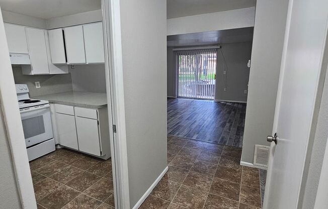 2 beds, 1 bath, 864 sqft, $1,195, Unit Unit 33