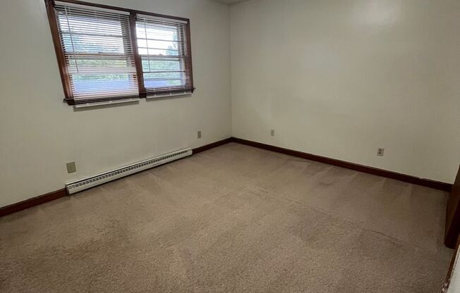 2 beds, 1 bath, 903 sqft, $1,140, Unit M-3