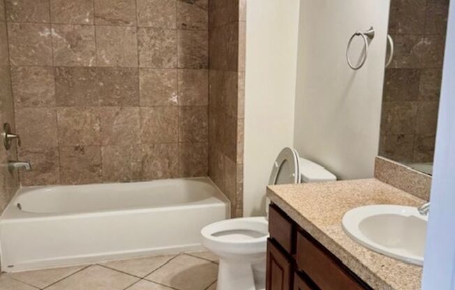Spacious 2 bedroom condo in Van Nuys