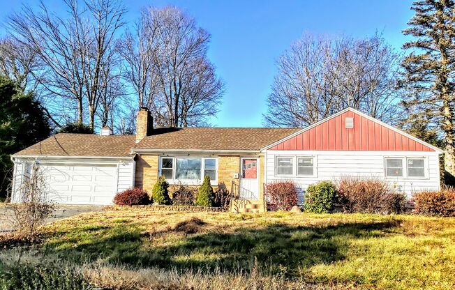 OVERSIZED NEWLY REMODELED E.END RANCH W/ 2 CAR GAR 6 BDRMS & 2 BATHS