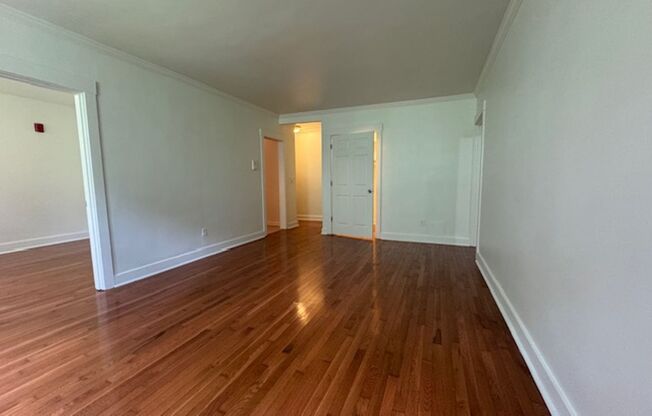 2 beds, 1 bath, 800 sqft, $1,759, Unit 5717 Hobart St. #37