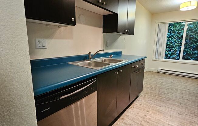 2 beds, 1 bath, 915 sqft, $1,495, Unit 19
