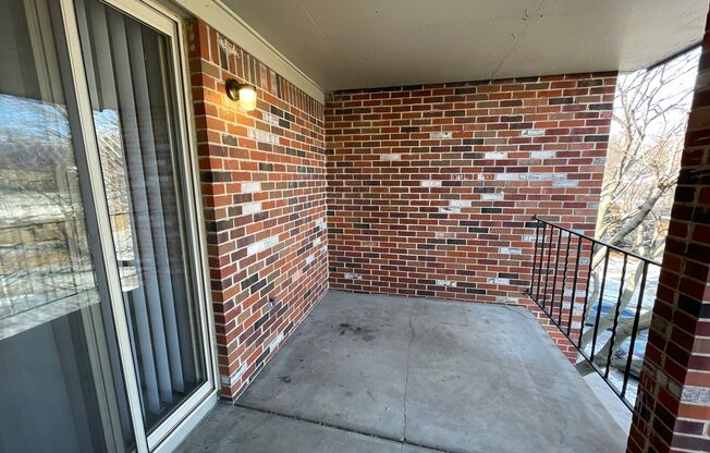 2 beds, 2 baths, 1,324 sqft, $1,289, Unit 042
