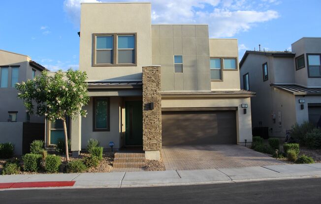 Stunning Modern Home in Tule Springs!