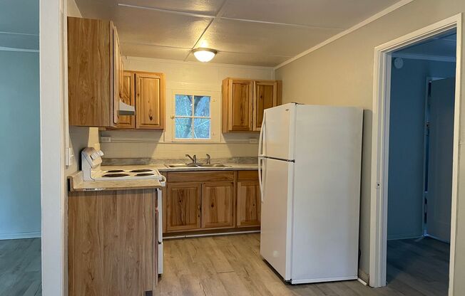 Cute Bungalow Style 1 Bedroom 1 Bath Home--Washer/dryer included!!