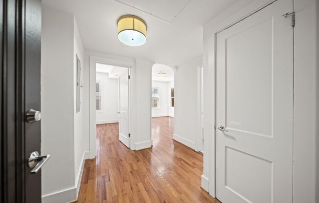 1 bed, 1 bath, 650 sqft, $1,899, Unit 811-403
