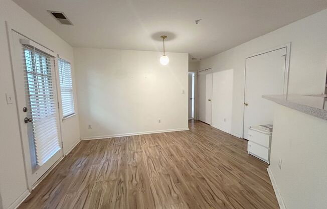 3 beds, 2 baths, $1,900, Unit Unit D