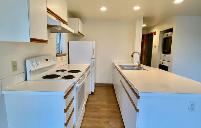 2 beds, 2 baths, 900 sqft, $2,795, Unit 101