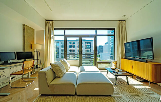 1 bed, 1 bath, 960 sqft, $2,700, Unit 714