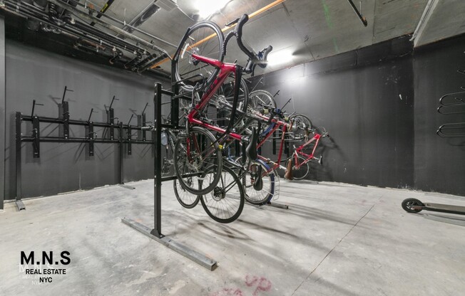 2 beds, 1 bath, $2,724, Unit J4