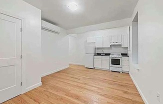 Studio, 1 bath, 400 sqft, $1,541, Unit B4