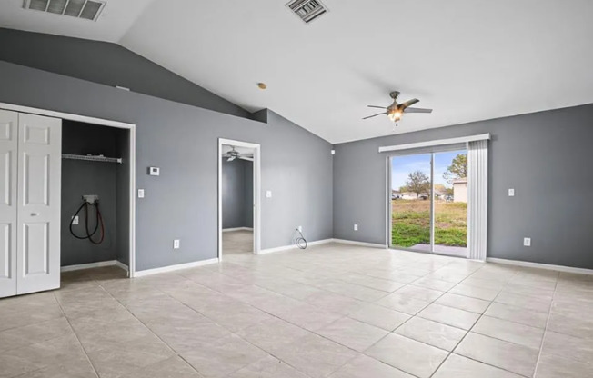 4438 28 ST