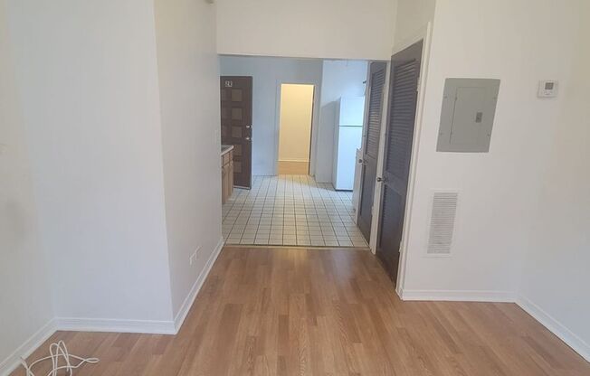 2 beds, 1 bath, $1,300, Unit 2R