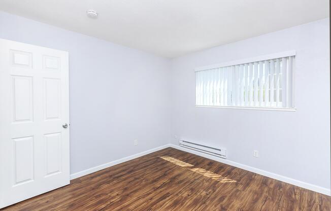 Room at Creekside Apartments in San Jose, CA