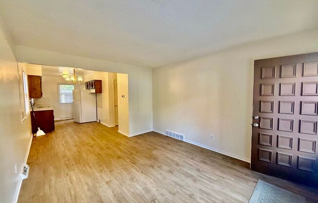 2 Bedroom Duplex In Wyoming Available December 1st