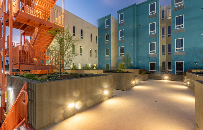 4008 W MARTIN LUTHER KING BLVD