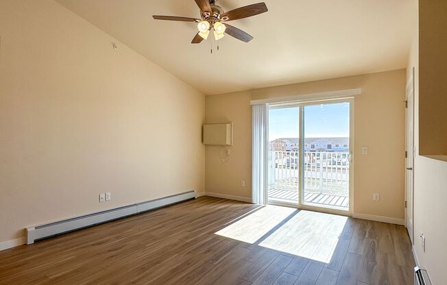 3 beds, 2 baths, 1,186 sqft, $1,595, Unit AT 715-50