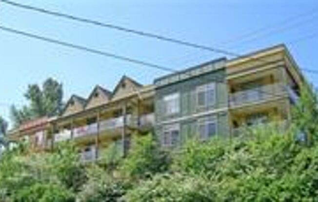Beautiful Corner Condo In Central Location