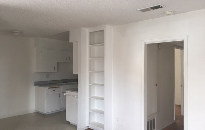 2 beds, 2 baths, $4,000, Unit 1